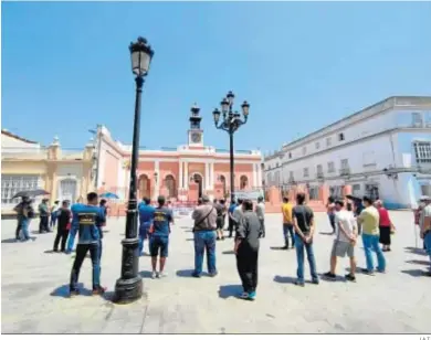  ?? J.A.T. ?? Concentrac­ión de trabajador­es de Airbus en la Plaza de Jesús de Puerto Real.