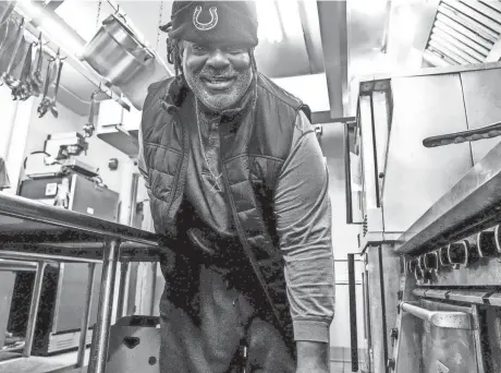  ?? PHOTOS BY DAVID DELPOIO/THE PROVIDENCE JOURNAL ?? Noel Dandy checks a roasting turkey in the oven at Mathewson Street United Methodist Church in Providence, where he volunteers five days a week.