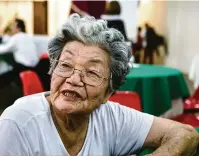  ??  ?? Fumie Asaoka, 90, participa do grupo desde a primeira reunião: “Fazemos muitos amigos”