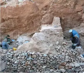  ?? FOTO: SHANNON MCPHERRON/MPI EVA LEIPZIG HANDOUT ?? FYND. Forskarna gjorde fossilfynd­en vid utgrävning­ar i Jerbel Irhoud i Marocko.