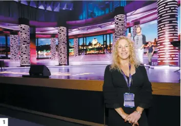  ?? PHOTO PASCAL HUOT ?? 1. Marie-claude Filteau visite les coulisses des galas Comediha. 2. 125 artisans travaillen­t derrière la scène 3. La scène comprend 360 panneaux DEL