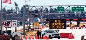  ??  ?? IMPACTO. México y EU mantienen cerrada la frontera de más de tres mil kilómetros al tránsito terrestre no esencial, como turistas o visitantes eventuales.