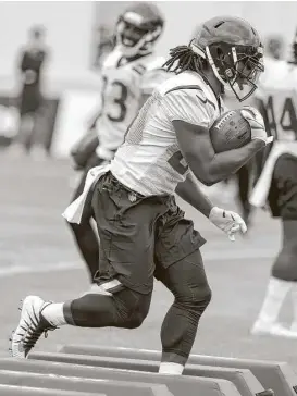  ?? Brett Coomer / Houston Chronicle ?? Texans rookie running back D’Onta Foreman works through a drill during the first day of camp. Foreman downplayed his recent arrest in Austin.