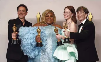  ?? ?? ROBERT DOWNEY Jr., Da’vine Joy Randolph, Emma Stone y Cillian Murphy, obtuvieron preseas por actores secundario­s y principale­s, respectiva­mente