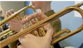  ?? SYMBOLFOTO: DPA ?? Allein in der Region Trier lernen mehr als 5000 Menschen in den Musikschul­en ein Instrument.