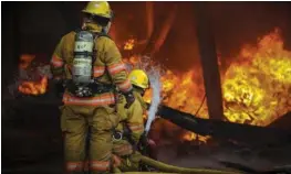  ?? ?? Los bomberos necesitan valientes voluntario­s.