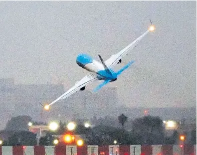  ?? ?? La arriesgada maniobra del nuevo avión presidenci­al en Aeroparque