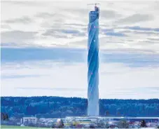  ?? FOTO: ARNULF HETTRICH/FNOXX/IMAGO IMAGES ?? Thyssenkru­pp-Aufzugtest­turm in Rottweil: Thyssenkru­pp braucht dringend das Geld durch den Verkauf der Aufzugspar­te.