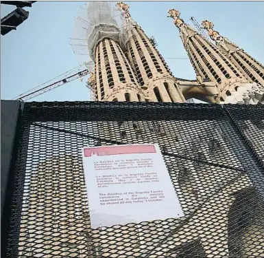  ??  ?? La Sagrada Família cerró ayer sus puertas, como tantas otras atraccione­s