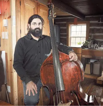  ??  ?? À 40 ans, le musicien de jazz Guillaume Bouchard est atteint de la maladie de Lyme, qui lui cause des troubles cardiaques.