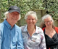  ??  ?? Lyn Pater, centre, with brother and sister-in-law, Mike and Trish Legg.