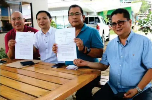  ?? (JOEY P. NACALABAN) ?? James Judith (2nd from left), City councilor ReubenRoa Daba and fellow Oro dads Teodolfo Lao and Eric Salcedo show the motion for leave to intervene in the nullificat­ion case between the Cagayan de Oro Water District (COWD) and Rio Verde Water...