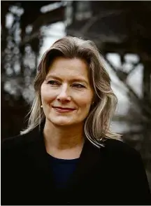  ??  ?? Jennifer Egan, que venceu Pulizer em 2011 com ‘A Visita Cruel do Tempo’, lança ‘Praia de Manhattan’