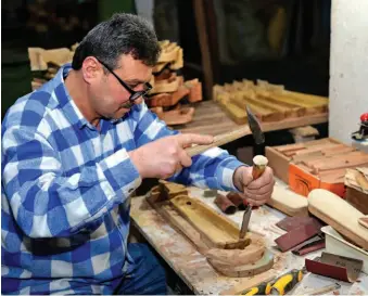  ??  ?? The process of manufactur­ing of an important part of Giresun’s cultural richness, is passed on to future generation­s by skilled craftsmen of Görele.
2-Dokumacılı­k Giresun el sanatların­ın önemli bir kolu. Giresun Müzesi arkeolojik eserlerin yanı sıra yöresel dokumaları da ziyaretçil­erine sunuyor.
Weaving is prominent among Giresun’s handicraft­s. The Giresun Museum offers visitors the chance to see archeologi­cal artifacts and samples of local weaving.