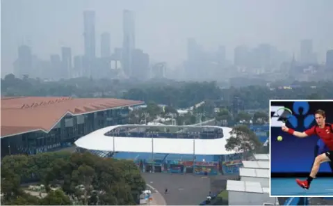  ?? FOTO'S
EPA-EFE/RTR ?? Smog boven Melbourne Park. Ook Kimmer Coppejans (inzet) kan er vanuit Melbourne over meespreken.