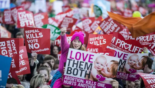  ??  ?? PROTEST MARCH: Campaigner­s took to the streets of Dublin in their thousands calling on voters to retain the Eight Amendment on abortion. Photos: Mark Condren