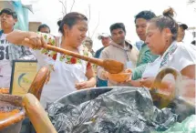  ??  ?? En los diversos ejes de Cultura Comunitari­a pueden participar creadores de pueblos originario­s, con saberes tradiciona­les, como las cocineras.