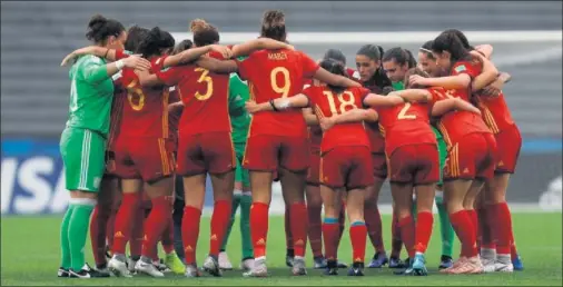  ??  ?? A POR EL ORO. La Selección femenina Sub-17 luchará por su primer Mundial en Montevideo. Son una piña.