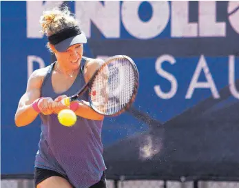  ?? FOTO: KARL-HEINZ BODON ?? Entschloss­enheit im Blick, aber dennoch weiß Laura Siegemund, dass sie einen Schritt nach dem anderen gehen muss.