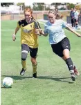  ?? F: BAUER ?? Die Frauen des DJK (in Gelb) spielten gegen den SC Grimlingha­usen.