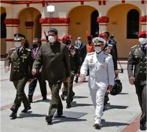  ?? AFP ?? Maduro llega a la ceremonia de promoción del personal profesiona­l militar, en el Museo Cuartel de la Montana, en Caracas.
