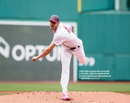  ??  ?? Chris Sale a peut-être accordé 2 circuits, mais il a aussi retiré 12 adversaire­s sur des prises en 7 manches.