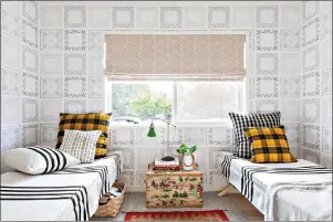  ?? (Christophe­r Dibble via AP) ?? This image released by Portland Oregon-based interior designer Max Humphrey shows a room with a wallpaper design inspired by bandanas.