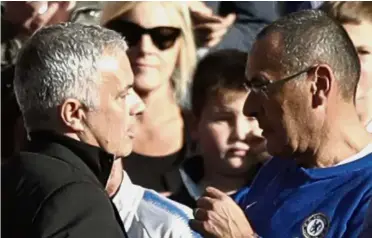  ?? — AP ?? Heated discussion: Then Manchester United manager Jose Mourinho (left) and his Chelsea counterpar­t Maurizio Sarri talking during a Premier League match at Stamford Bridge on Oct 20.