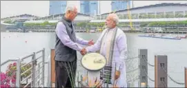  ?? PTI ?? PM Narendra Modi and Singapore’s Emeritus Senior minister Goh Chok Tong unveil a plaque marking the site where Mahatma Gandhi’s ashes were immersed in Singapore on Saturday.