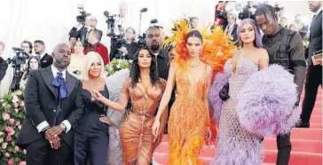  ?? EFE ?? > Aspectos Met Gala 2019. Corey Gamble, Kris Jenner, Kim Kardashian, Kanye West, Kendall Jenner, Kylie Jenner y Travis Scott.