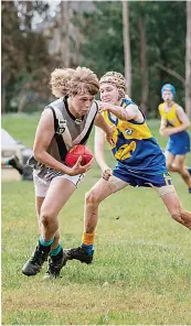  ?? ?? Bursting away with the ball is Yarragon’s Rusty Axford.