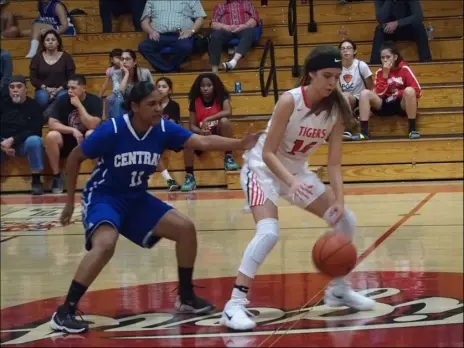  ?? KARINA LOPEZ PHOTO ?? Imperial High’s Malena Ponchione (right) works to get around Central Union High’s Destiny Turnage during the teams’ San Diego Hoops Report Tourney matchup in Imperial on Tuesday night.