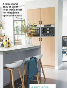  ??  ?? A ROBUST AND EASY-TO-CLEAN FLOOR WAS A MUST FOR MARJOLEIN’S OPEN-PLAN SPACE