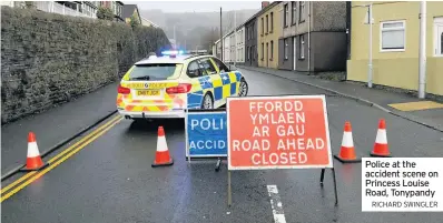  ?? RICHARD SWINGLER ?? Police at the accident scene on Princess Louise Road, Tonypandy