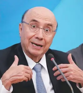  ??  ?? Henrique Meirelles anunciou a mudança na pauta econômica do país