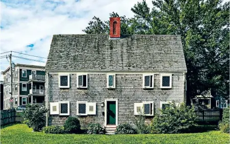  ?? TRACEE HERBAUGH ?? The James Blake House is in Boston’s Dorchester neighborho­od. The house, built in 1661, is listed as the oldest in Boston.