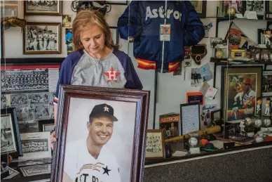  ?? Special Contribute­r Dylan McNiel ?? n Vicki Matthews poses with a portrait of her late husband and former Astros player, Walter Ray Matthews. The Two Rivers Museum in Ashdown, Ark., will host a tribute to Matthews on Sept. 30. Matthews was from Hicks, Ark., and graduated form Ashdown...