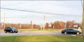  ?? TAWANA ROBERTS — THE NEWS-HERALD ?? The roundabout in Leroy Township has proven to slow and improve traffic flow.