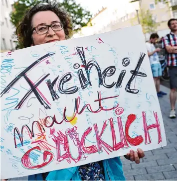  ?? Foto: Daniel Karmann, dpa ?? Ist die persönlich­e Freiheit durch das neue bayerische Polizeiauf­gabengeset­z in Gefahr? Die Gegner sehen das so und haben einen breiten Protest organisier­t.