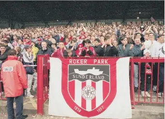  ??  ?? The day of the last competitiv­e match at Roker Park in 1997.