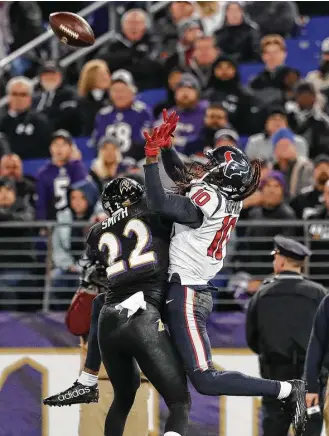  ?? Brett Coomer / Houston Chronicle ?? Texans wide receiver DeAndre Hopkins (10) says he’s not to let anybody “out-tough” him, which Ravens corrnerbac­k Jimmy Smith experience­d during Monday night’s game.