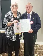  ?? ?? Lion Ron Cottier receives his 25 year Monarch award from president Erika Wassenberg.