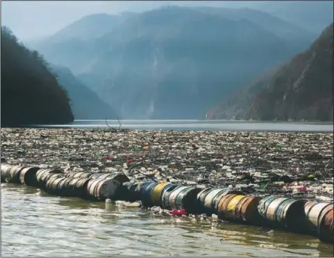  ?? (AP/Eldar Emric) ?? Garbage is seen on the Drina River near the eastern Bosnian town of Visegrad.