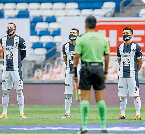  ?? / FOTO: MEXSPORT ?? Los futbolista­s han ajustado sus protocolos para tratar de frenar la intensa ola de contagios.