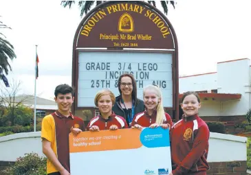  ??  ?? Drouin primary school teacher Amy McCall, one of the co-ordinators of the healthy living achievemen­t program, with school captains and vice-captains, from left, Jordan Murphy, Ethan Busse, Ruby Jewel-Whiteley and Isabelle Fankhauser and the...