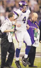  ?? Morry Gash
Associated Press ?? THE NEXT WEEKEND, the Vikings’ Brett Favre is helped off during the NFC championsh­ip game.