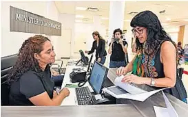  ?? (R. PEREYRA) ?? Vilches. La legislador­a del Frente de Izquierda presentó ayer una denuncia por los inmuebles de la Iglesia Católica que no pagan impuestos.