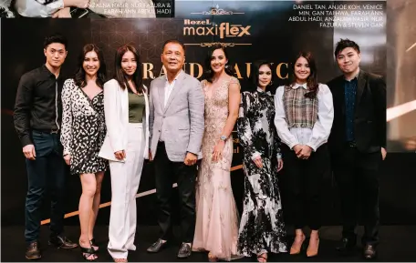  ??  ?? ANZALNA NASIR, NUR FAZURA &
FARAH ANN ABDUL HADI
DANIEL TAN, ANJOE KOH, VENICE
MIN, GAN TAI HWA, FARAH ANN ABDUL HADI, ANZALNA NASIR, NUR
FAZURA & STEVEN GAN