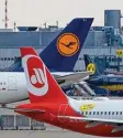  ?? Foto: Patrik Stollarz, afp ?? Die Lufthansa übernimmt nur 3000 Be schäftigte.