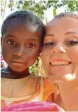  ?? Foto: Sammlung Majsai ?? In Afrika kam es zu vielen herzliche Begegnunge­n zwischen Kindern und Michaela Majsai.